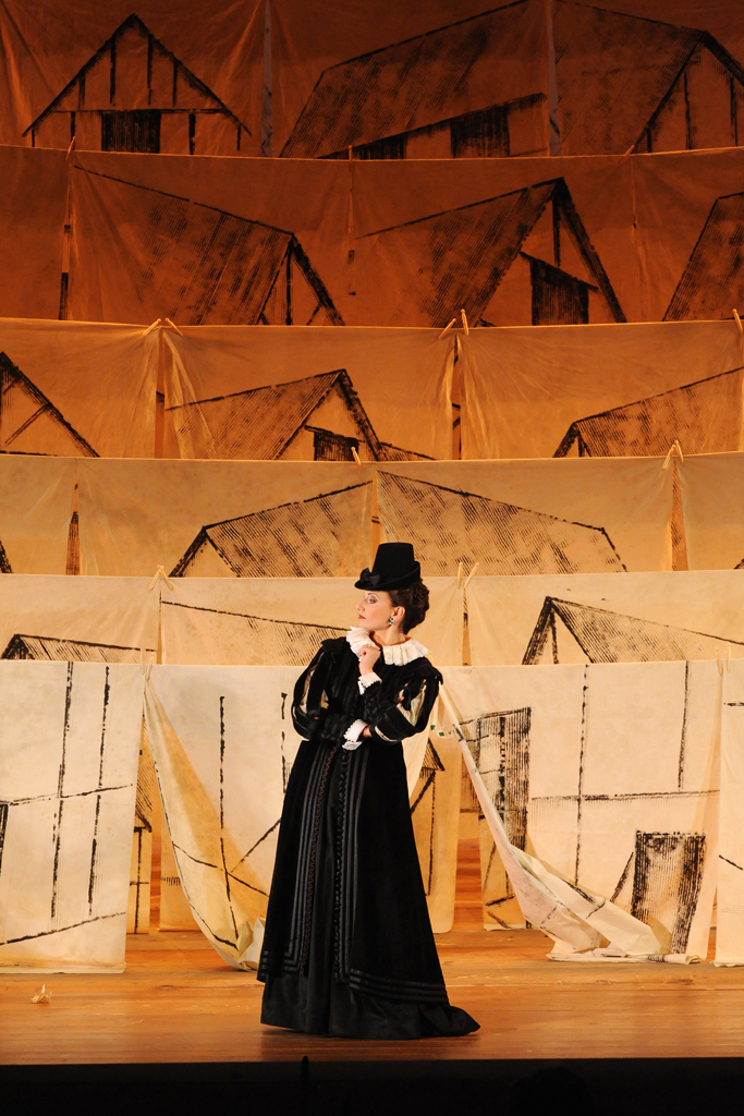 Daniela Pini (Meg Page). Falstaff, Teatro Regio di Parma © Roberto Ricci